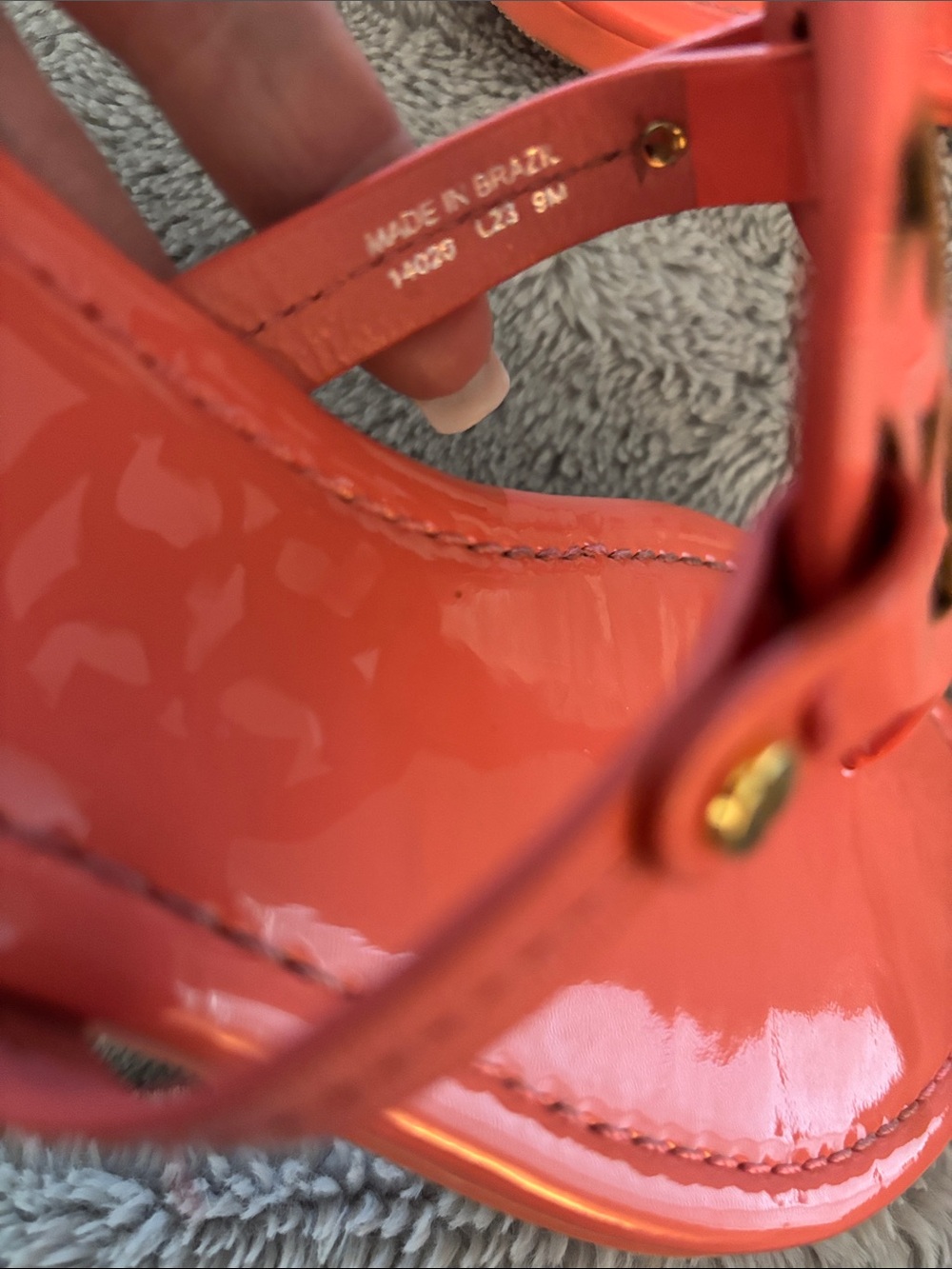 Like New! Tory Burch Women's Coral Patent Logo-Style Thong Sandals - Picture 5 of 5